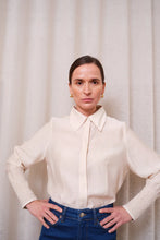 Load image into Gallery viewer, Blússa Viola Beaded Ljós