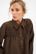 Load image into Gallery viewer, Blússa Cassandra Brún