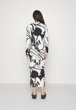 Load image into Gallery viewer, Kjóll Desigual