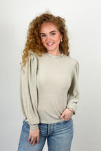 Load image into Gallery viewer, Blússa Lucina Gyllt