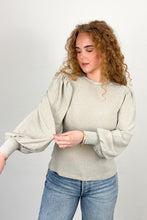 Load image into Gallery viewer, Blússa Lucina Gyllt