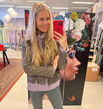 Load image into Gallery viewer, Leðurjakki Oui