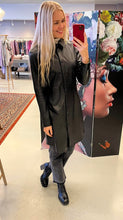 Load image into Gallery viewer, Leðurkápa-Kjóll