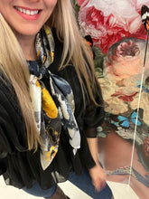 Load image into Gallery viewer, Sjal Skófir - Silki