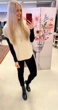 Load image into Gallery viewer, Vesti